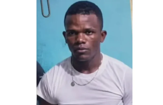 Agente penitenciario arrestado por paquete sospechoso