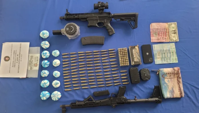 DNCD incauta drogas y armas en allanamientos