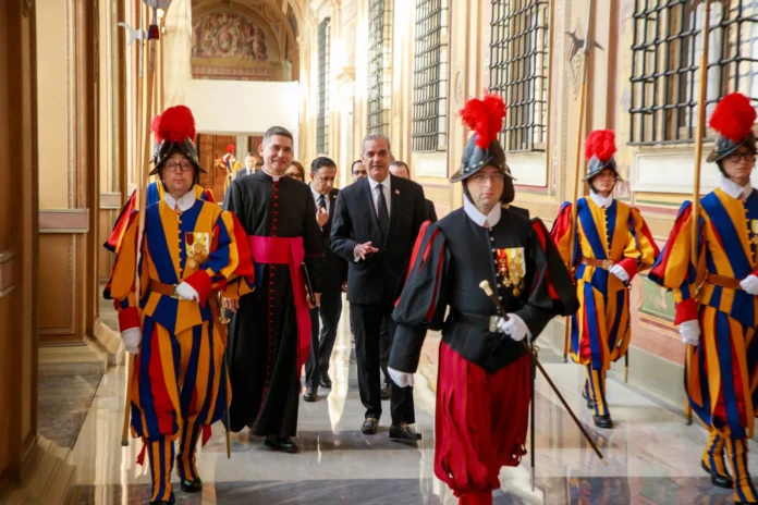 Abinader y Parolin discuten crisis haitiana.