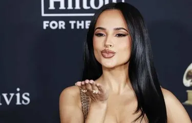 Becky G defiende el espanglish y latinos.
