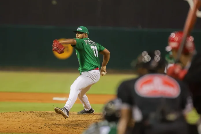 Jaime Barría lanza con éxito en victoria.