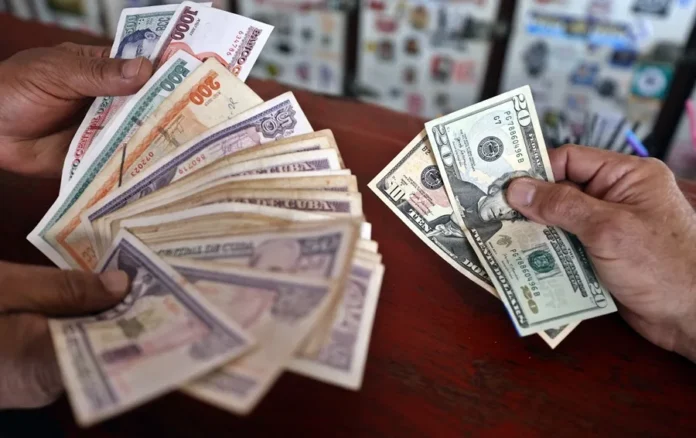 Dólar alcanza récord de 800 pesos en Cuba