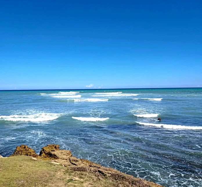 Playas de Puerto Plata cerradas por oleaje.