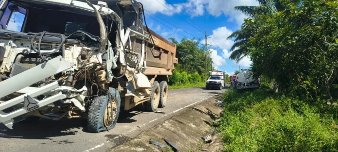 Colisión de vehículos pesados en Hato Mayor