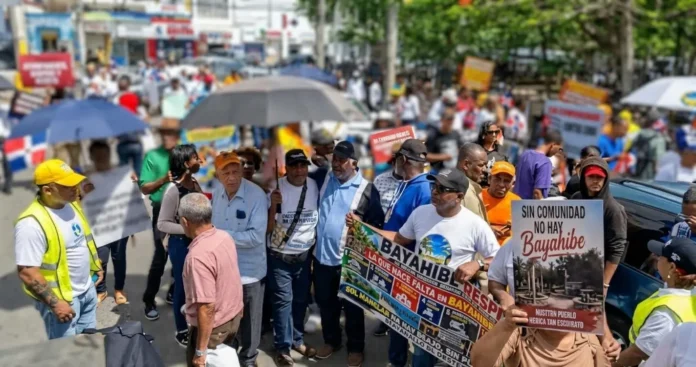 Marcha por agua y vivienda en Higüey