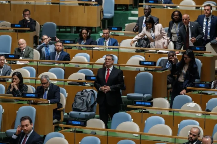Cuba denuncia daños por bloqueo estadounidense.