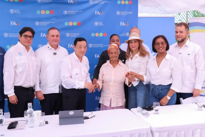 FAO reconoce modelo Supérate en Higüey.