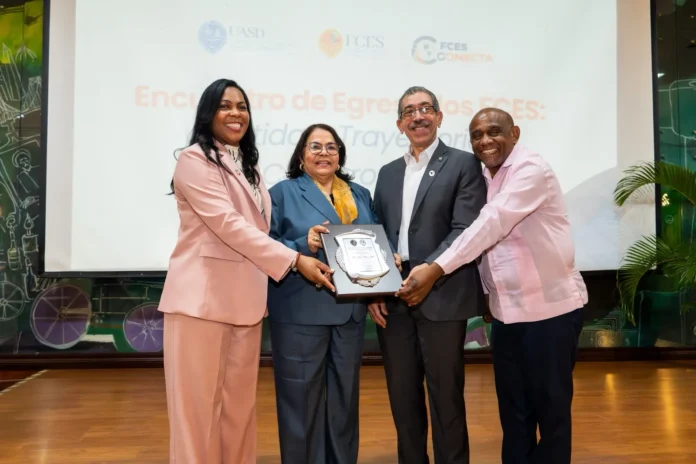 Emma Polanco Melo recibe Gran Galardón FCES