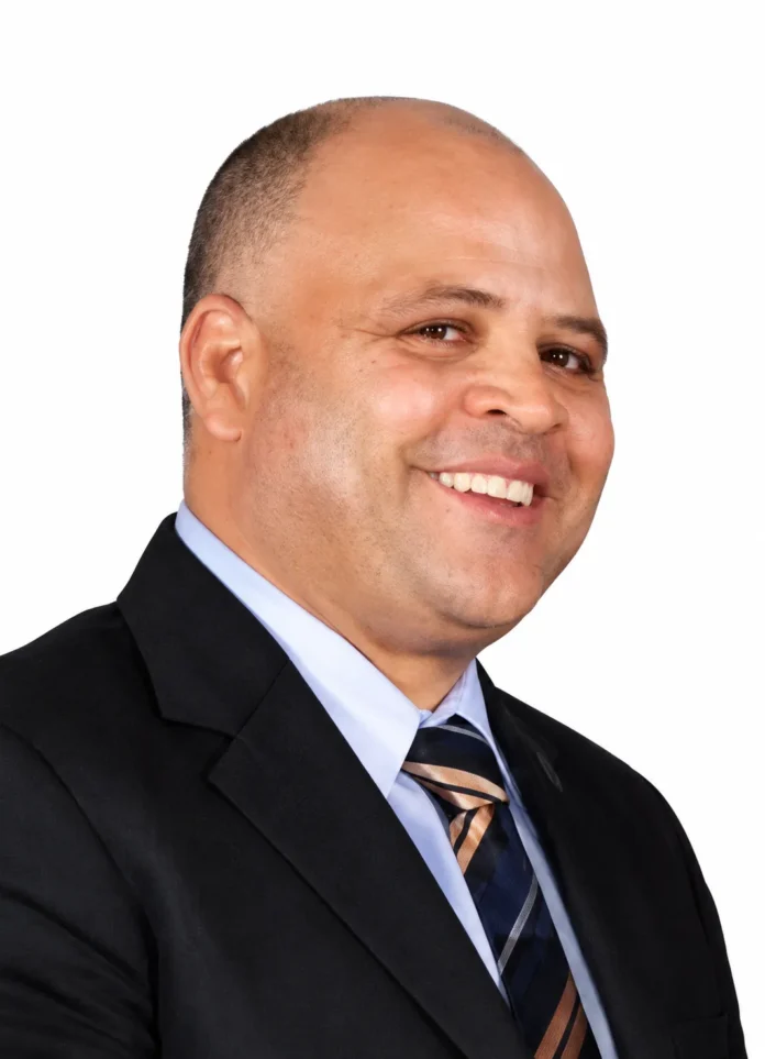 Enegildo Peña, figura clave en literatura dominicana.