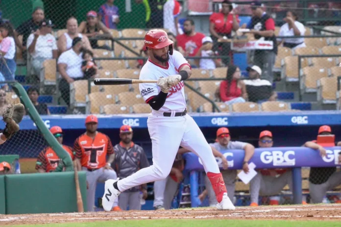 Leones blanquean a Toros en el estadio.