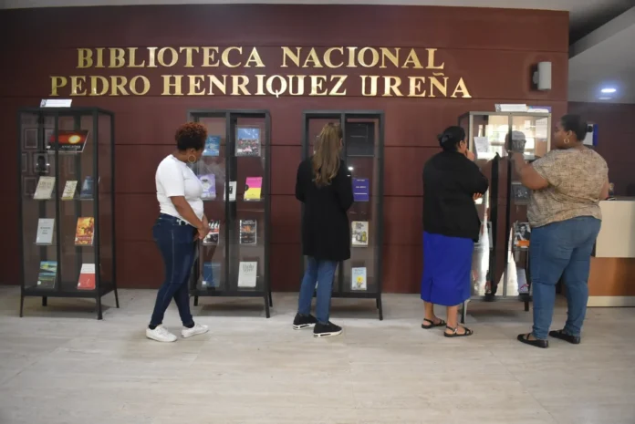 Exposición de poetas dominicanos en la Bnphu
