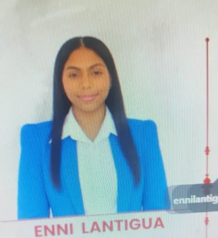 Estudiante UASD premiada por excelencia académica.