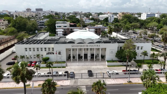 Pablo Mella recibe Premio Nacional de Investigación