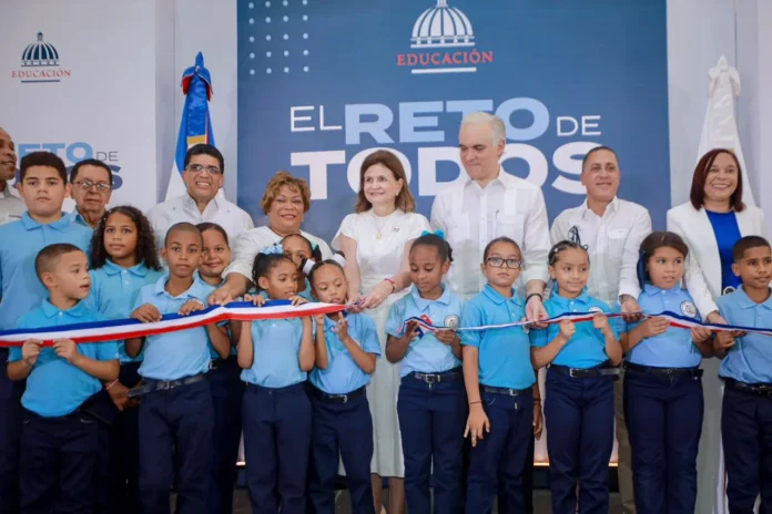 Inauguración de la escuela Orlando Martínez.