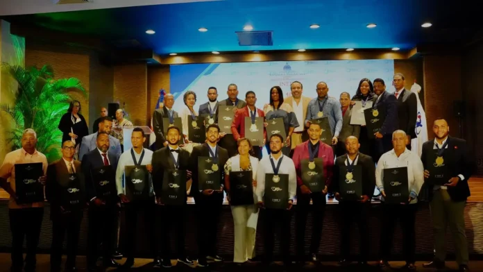 Docentes premiados con Medalla al Mérito