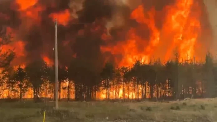 Incendio en base militar en Alberta
