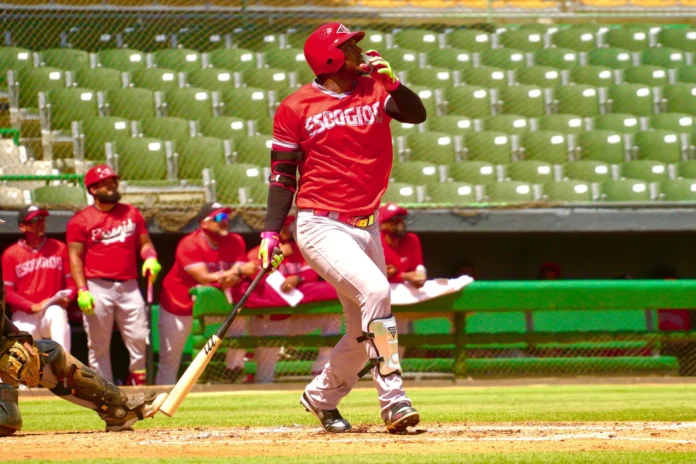 Leones del Escogido pierden ante Estrellas.