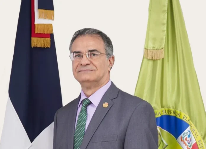 Presidente del TSE en cirugía electiva.