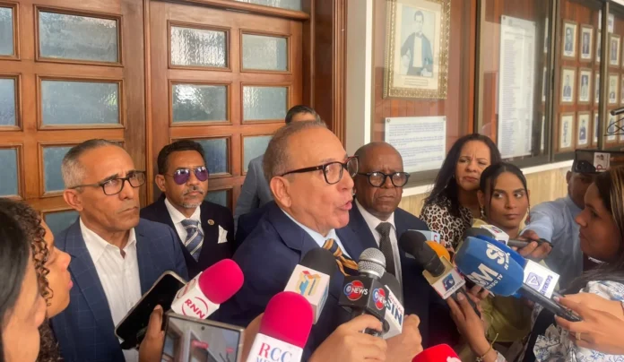 Juristas instan a querellarse en Fiscalía