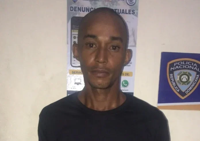 Gambo se entrega a la Policía en Guayubín.