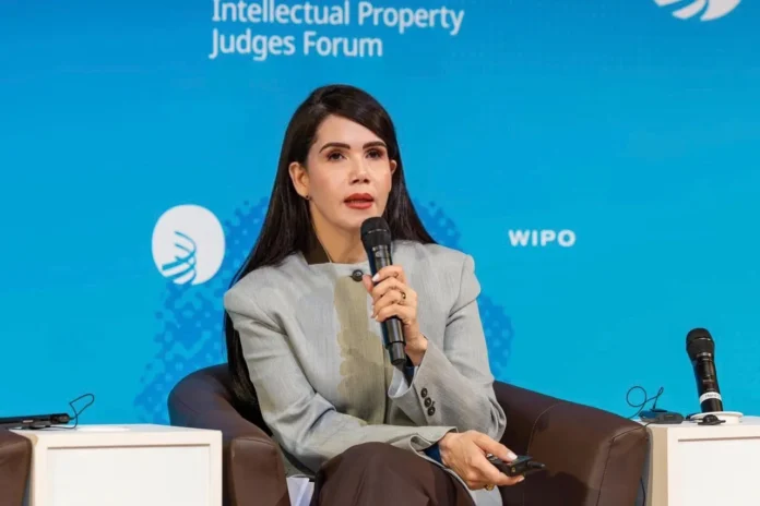 Jueza Army Ferreira advierte sobre IA en justicia.