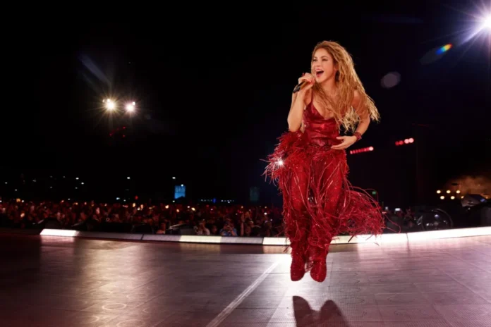 Shakira en su emotivo concierto final en Madrid.