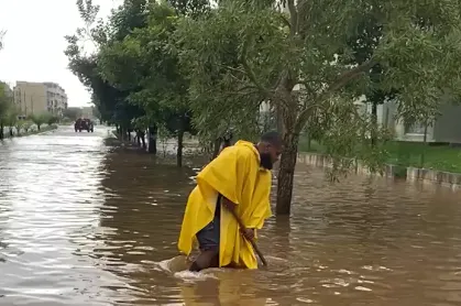 Limpieza de imbornales en Ciudad Juan Bosch