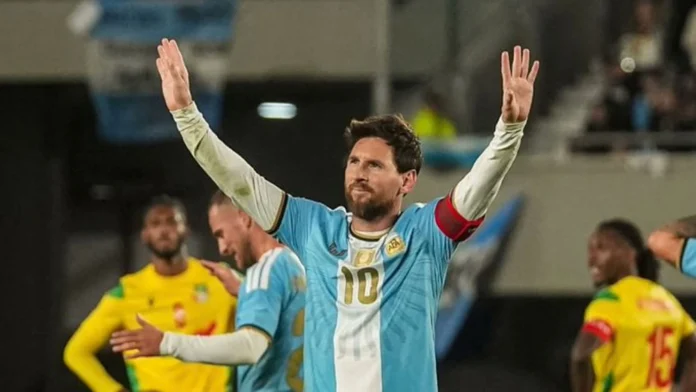 Messi agradece a Argentina con camiseta especial.