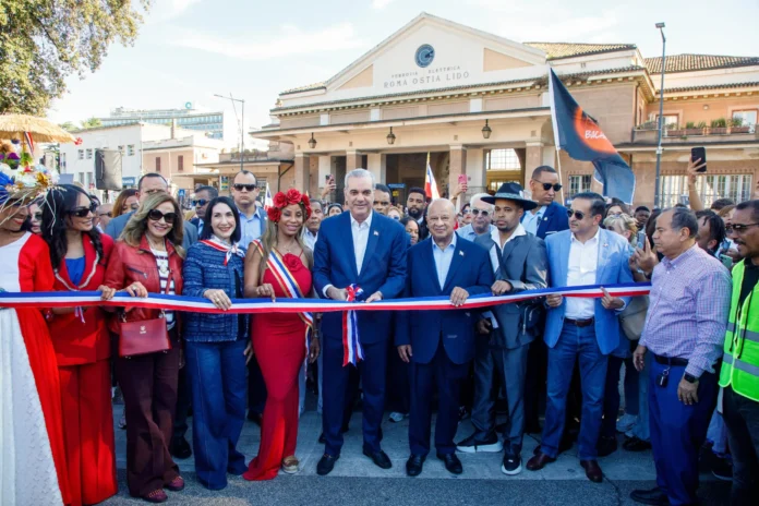Abinader en la Parada Dominicana en Roma