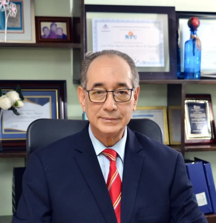Reconocimiento a Luis Felipe Aquino por Adompretur