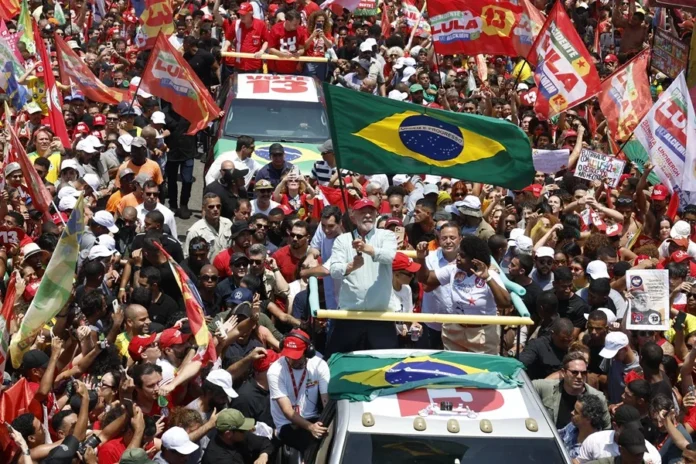 Lula da Silva en mitin electoral en Río