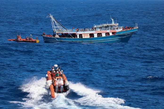 Inmigrantes llegan a El Hierro, tragedia y esperanza.