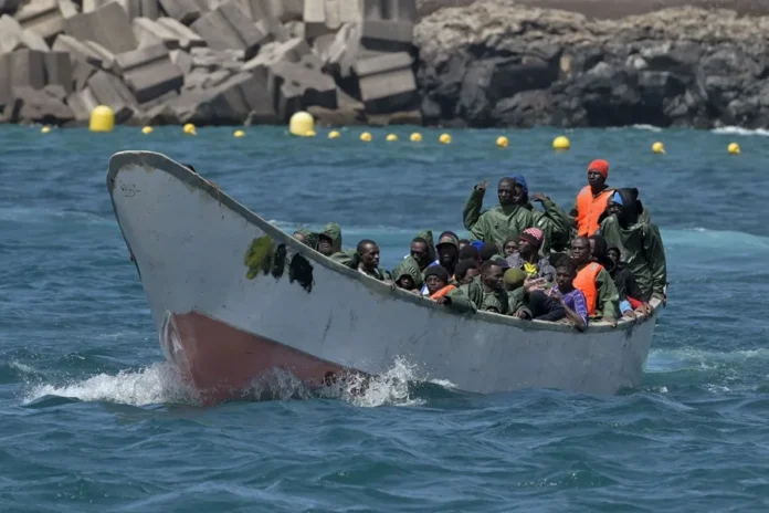 Barco de migrantes volcado en Yibuti
