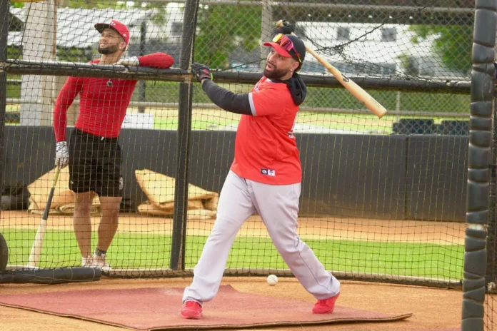 Leones del Escogido entrenan nuevos jugadores.