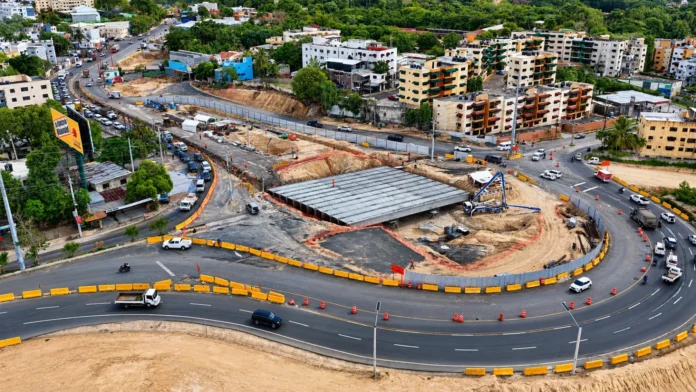 Construcción de viaducto y túnel en Santo Domingo