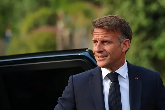 Macron aboga por reabrir escuelas en Francia.