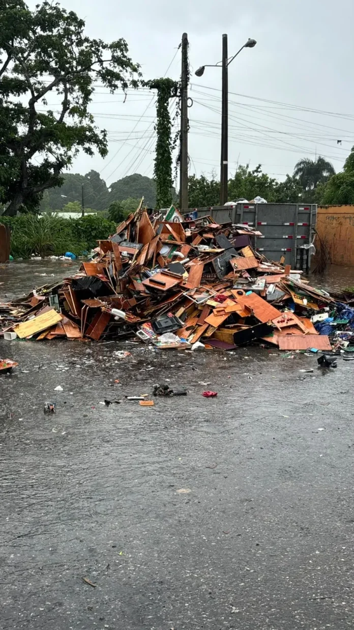 Destrucción de máquinas tragamonedas en San Cristóbal.