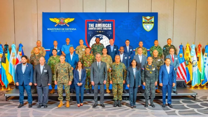 Encuentro entre líderes de defensa dominicana