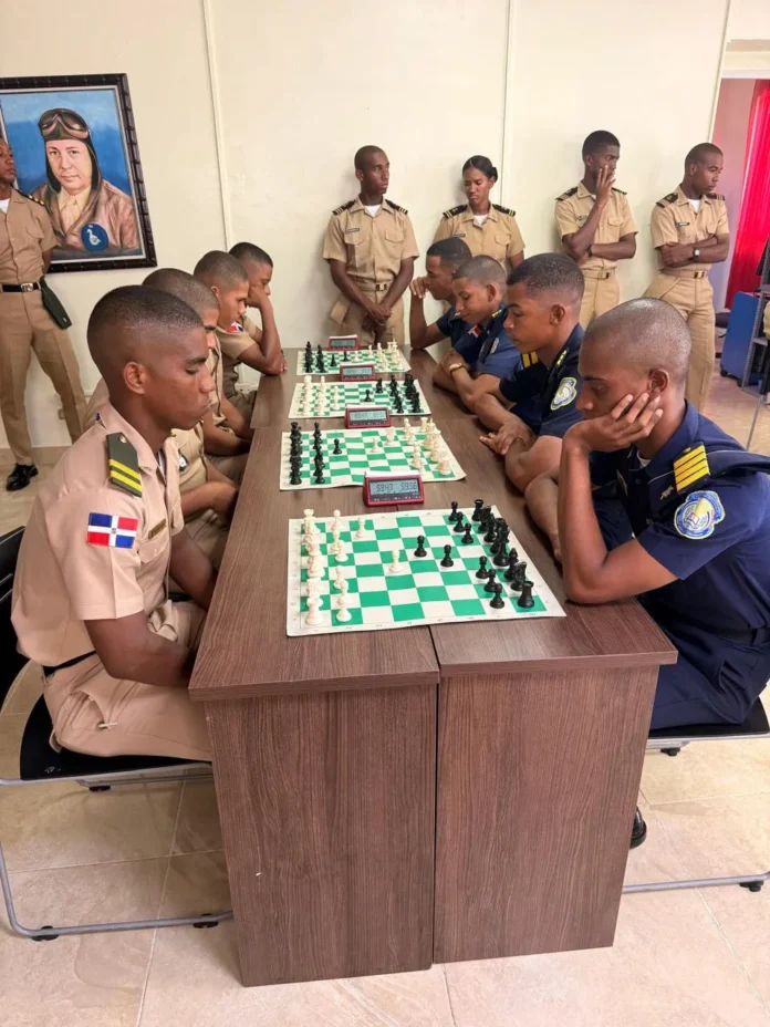 Cadetes de Policía ganan medallas de oro