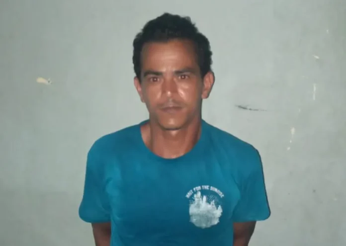 Hombre arrestado por violación de ley tecnológica
