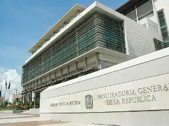 Hombre detenido en AILA por contrabando.
