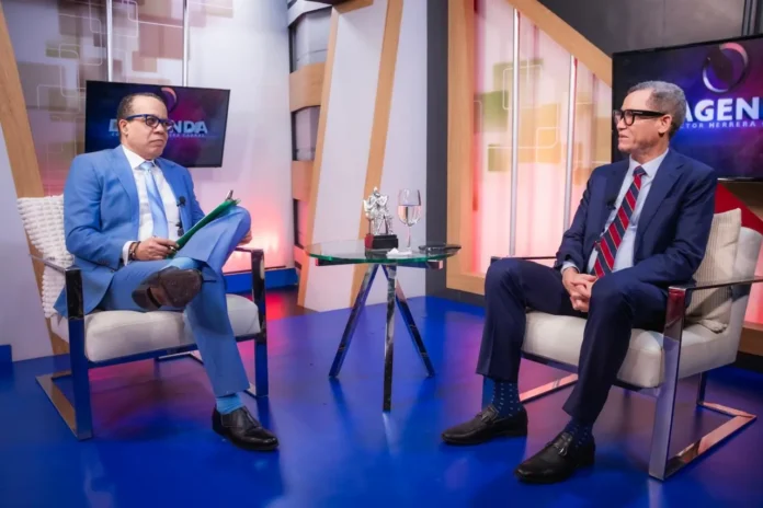 Ministro de Trabajo exige derechos laborales.