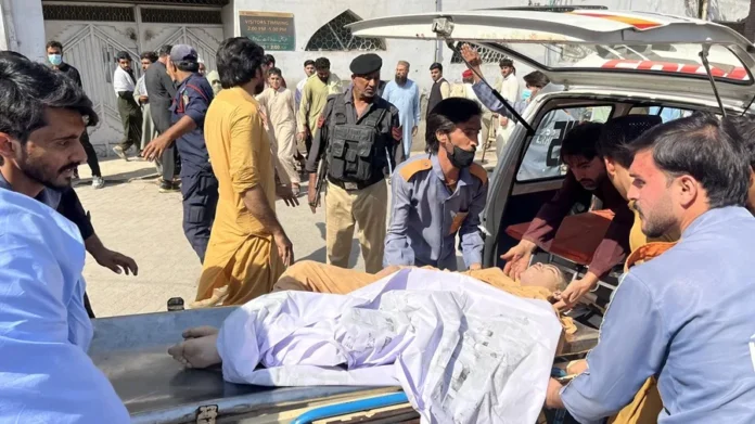Derrumbe en escuela de Pakistán, tragedia.