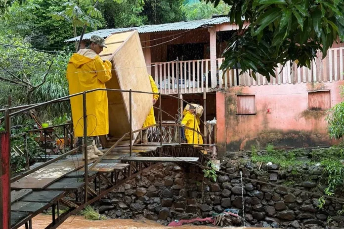 Inundaciones en Paraguay afectan a familias.