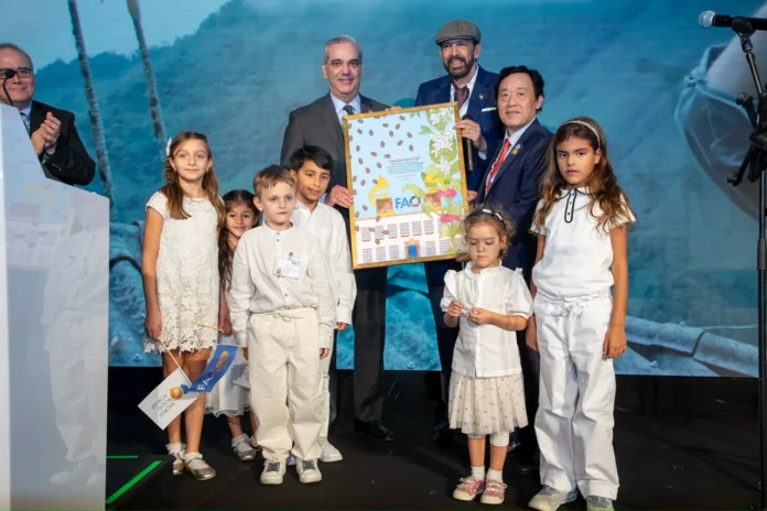Abinader recibe premio de la FAO.