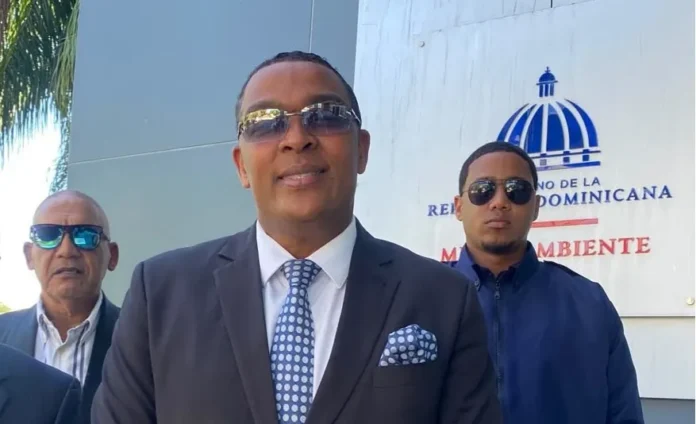 Pedro Botello exige permiso para residuos.