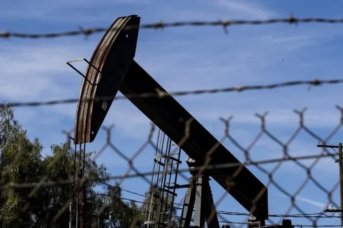 Los Ángeles prohíbe producción de petróleo.