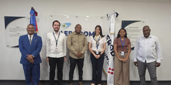 Reunión de Aerodom con comunidad de La Caleta
