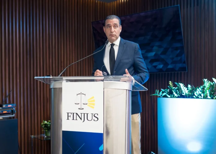 Procuradora aclara penas para médicos en salud.