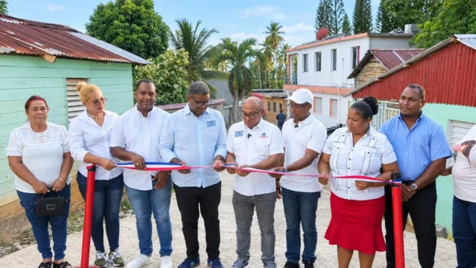 Remozamiento de callejones en Santo Domingo Este.